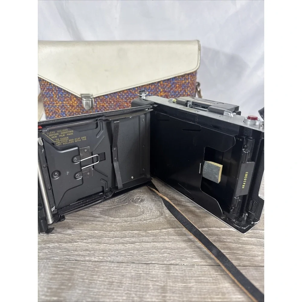 Vintage Polaroid Automatic 100 Land Camera With Case